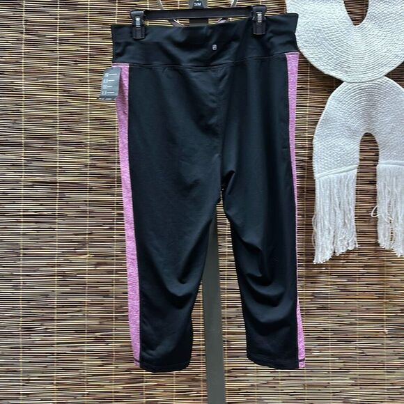 ID Ideology Plus Size Colorblocked Capri Leggings Size 2X - Picture 3 of 3